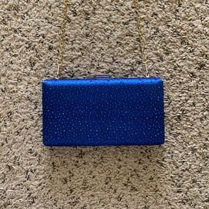 Blue gem clutch with gold chain